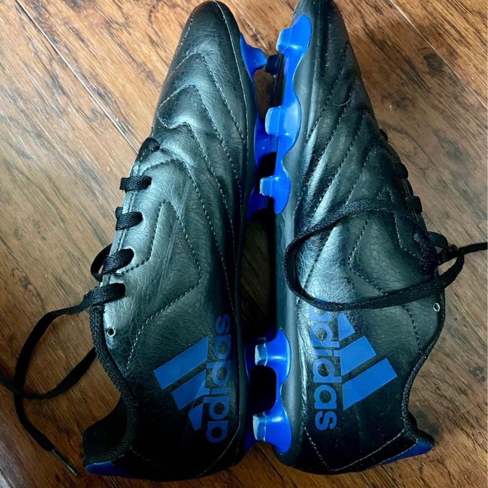 Boys soccer cleats